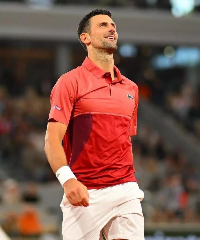 电子竞技真人娱乐-海港在比赛中受伤退赛,费德勒主帅表示担忧